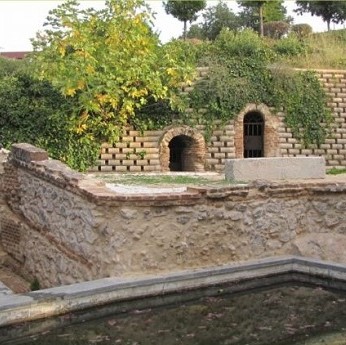 Visita a las galer&iacute;as de agua de Amaniel en La Dehesa de la Villa